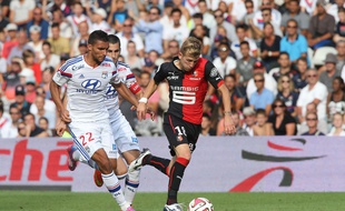 Lindsay Rose, ici à la lutte avec le Rennais Pedro Henrique lors de la première journée de championnat, va retrouver la L1 ce samedi face à Lens.