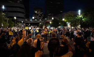 Des manifestants à Portland (Etats-Unis)