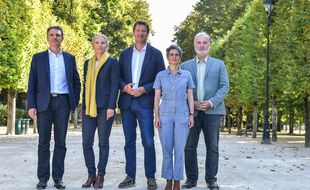 Eric Piolle, Delphine Batho, Yannick Jadot, Sandrine Rousseau et Jean Marc Governatori, au Parc de Blossac à Poitiers le 20 Aout 2022.