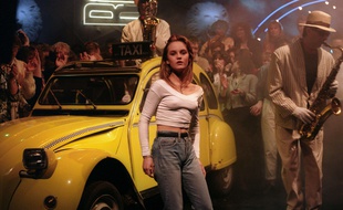 En 1987, Vanessa Paradis sur le plateau de l'émission britannique «The Roxy» où elle interprète «Joe le taxi».