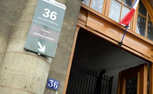 Photo de l'entrée du 36 quai des Orfèvres, le siège de la police judiciaire à Paris