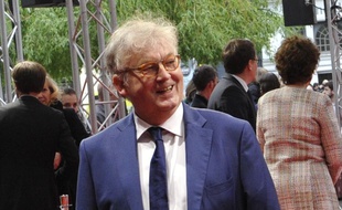 Dominique Besnehard sur le tapis rouge du festival Series Mania.