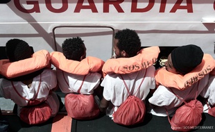 Des migrants à bord de «l'Aquarius», le 12 juin.