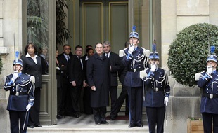 Le nouveau ministre de l'Intérieur Claude Guéant devant son ministère à Paris, le 28 février, 2011.