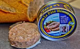 Illustration d'un boîte de pâté Hénaff, fabriqué depuis plus de cent ans à Pouldreuzic, dans le Finistère.