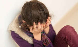 La petite fille, violée par son grand-père et son frère, s'est confiée une fois qu'elle a été placée en famille d'accueil (illustration)