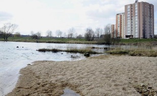 Vue de tours HLM d'un quartier de Verdun (Meuse) où une jeune femme a été torturée et violée pendant un mois, le 22 mars 2015