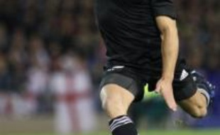 L'international néo-zélandais Daniel Carter, considéré comme le meilleur demi d'ouverture du monde, a signé pour six mois à Perpignan la saison prochaine, un contrat qui confirme l'attrait de la France pour les meilleurs joueurs du monde.