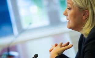 La présidente du Front National Marine Le Pen, durant une conférence de presse à Nanterre le 25 juin 2014.
