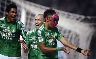 Pierre-Emerick Aubameyang célèbre en but en 2012