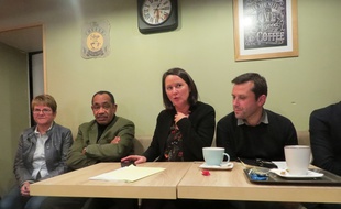 Johanna Rolland entourée de membres du
