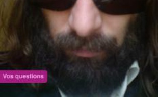 Sébastien Tellier chez lui, d'où il répond aux questions des internautes de 20minutes.fr
