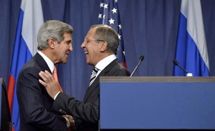 Le secrétaire d'Etat américain John Kerry et le ministre russe des affaires étrangères Sergei Lavrov à Genève le 14 septembre 2013.