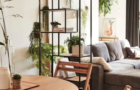 Besoin d’optimiser votre espace ? Cette bibliothèque métal & bois passe à -40 % chez Alinéa aujourd’hui