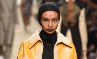 La mannequin Ugbad Abdi lors du défilé Fendi à Milan le 21 février.
