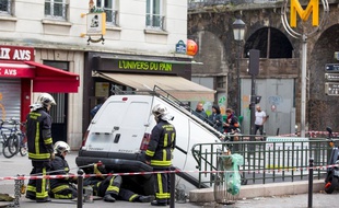 Une camionnette s'est encastrée dans une station de métro
