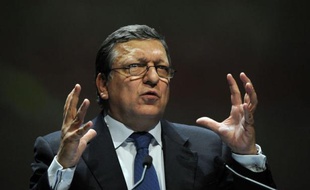 Le président de la Commission européenne José Manuel Barroso compte profiter mardi de l'élection de François Hollande en France pour remettre au goût du jour toute une série de propositions de ses services sur la croissance qui peinent jusqu'ici à se concrétiser
