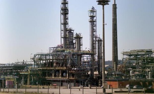 Le groupe libyen Murzuk Oil, candidat à la reprise de la raffinerie Petroplus, à Petit-Couronne, près de Rouen, est venu vendredi garantir aux salariés en assemblée générale que son offre finale de reprise "est prête".