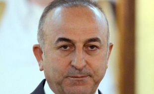 Le chef de la diplomatie turque Mevlüt Cavusoglu, le 18 janvier 2015 à Koweit City
