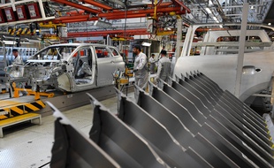 Image de 2018 de l'usine PSA de la Janais, près de Rennes. Le site doit rouvrir le 18 mai 2020 après avoir fermé deux mois en raison de l'épidémie de coronavirus.