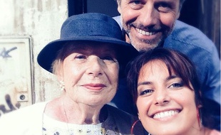 Alix Mahieux au côté de Francis Boulogne et Laëtitia Milot sur le tournage de «Plus belle la vie» en 2015.