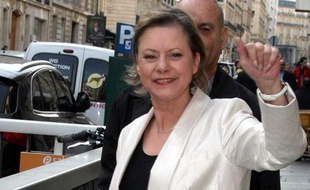 Dorothée, l'icône de la télé pour enfants dans les années 80 et 90, arrive à Europe 1, à Paris le 23 mars 2010.