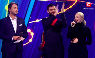 Le présentateur ukrainien Sergey Prytula et le duo français Madame Monsieur (Jean-Karl Lucas et Emilie Satt), le 17 février 2018 sur le plateau du Vidbir.
