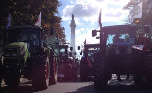 Des tracteurs, place de la Nation à Paris.