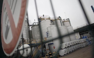 Environ 900 kilos de mercaptan, le gaz nauséabond qui s'échappe depuis lundi de l'usine chimique Lubrizol de Rouen, avaient été neutralisés mercredi matin, sur un total de 36 tonnes, a déclaré la ministre de l'Ecologie, Delphine Batho.