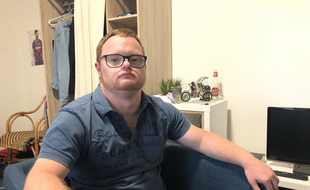 Louis découvre depuis un an l'autonomie et la liberté dans sa colocation.