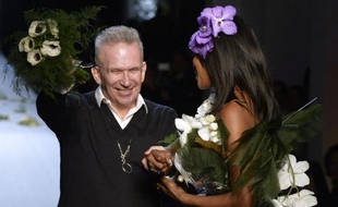 Le couturier français Jean Paul Gaultier et le mannequin britannique Naomi Campdell, le 28 janvier 2015 à Paris
