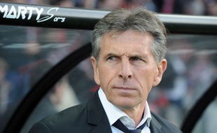 (FILES) This file photo taken on May 14, 2016 shows Nice's French head coach Claude Puel looking on during the French Ligue 1 football match Guingamp against Nice on May 14, 2016 at the Roudourou stadium in Guingamp, western of France.
Claude Puel was dismissed as Nice's coach, the club announced on May 24, 2016. / AFP PHOTO / FRED TANNEAU