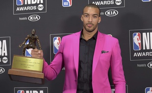 Joli trophée. On ne commentera pas la tenue par contre