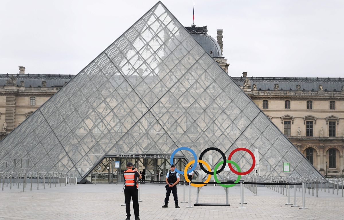 JO 2024 : Après les Jeux, les gendarmes distribuent leurs plateaux-repas aux associations