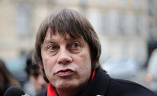 La CGT est aux prises à de fortes tensions dans le choix du successeur de Bernard Thibault qui n'a pas réussi à faire émerger une personnalité incontestée pour prendre la relève et doit compter sur son ascendant pour imposer son choix aux baronnies qui ont le dernier mot