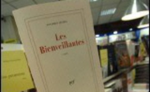 "Les Bienveillantes", confession apocryphe de plus de 900 pages d'un ancien officier SS, devance "Marilyn, dernières séances" de Michel Schneider (Grasset) et "Ce qui est perdu" de Vincent Delecroix (Gallimard), dans le classement du Grand prix de l'Académie française.