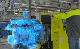 L'entreprise bordelaise Immersion équipe les opérateurs de Renault Trucks de casques de réalité mixte pour intervenir sur le contrôle qualité des moteurs.