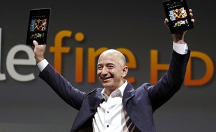 Jeff Bezos, le patron d'Amazon, présente des tablettes Kindle Fire HD en septembre 2012.