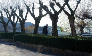 Comment une aide-soignante a-t-elle pu empoisonner neuf pensionnaires d'une maison de retraite, dont six sont morts? Pourquoi? L'établissement a-t-il tardé à donner l'alerte? De nombreuses zones d'ombres planent sur les actes de Ludivine Chambet.
