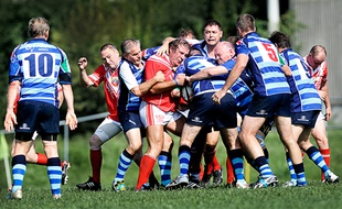 Le rugby reste un sport particulièrement éprouvant pour le corps. Prudence et modération sont de mise.