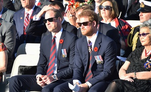 Le prince Harry (à dr.) et son frère William à Vimy, le 9 avril 2017.