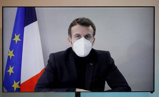Emmanuel Macron a été testé positif au coronavirus ce jeudi, et l'Elysée promet la plus grande transparence sur son état de santé.