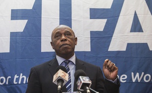 Tokyo Sexwale lors d'une conférence de presse à Tel Aviv, le 2 octobre 2015.