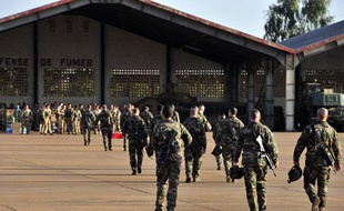 Des soldats français du second RIMA sur la base militaire 101 à Bamako, au Mali, le 14 janvier 2013.