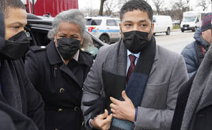 L'acteur américain Jussie Smollett arrive à son procès, à Chicago, le 6 décembre 2021.