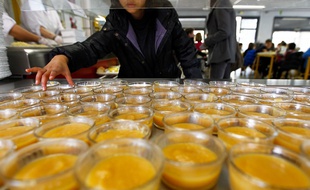Cantine du groupe scolaire Jean Jaures pour les primaires. Toulouse.