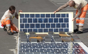 Illustration des dalles photovoltaïques commercialisées par Colas.