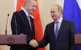 Les présidents turc Recep Tayyip Erdogan et russe Vladimir Poutine à Sotchi, le 22 octobre 2019.