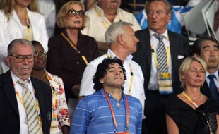 Diego Maradona lors du match Brésil-Argentine aux JO de Pékin. Le petit ami de sa fille y inscrit deux buts et offre la victoire à l'Argentine, le 19 août 2008.