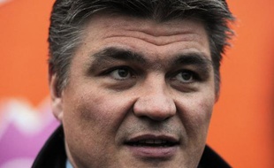 Le ministre français des Sports David Douillet a tablé mercredi sur au moins 12 médailles d'or aux JO d'été de 2012 à Londres, lors de sa première visite du parc olympique, quasiment terminé, où tout est réuni selon lui pour "vivre de bons Jeux".
